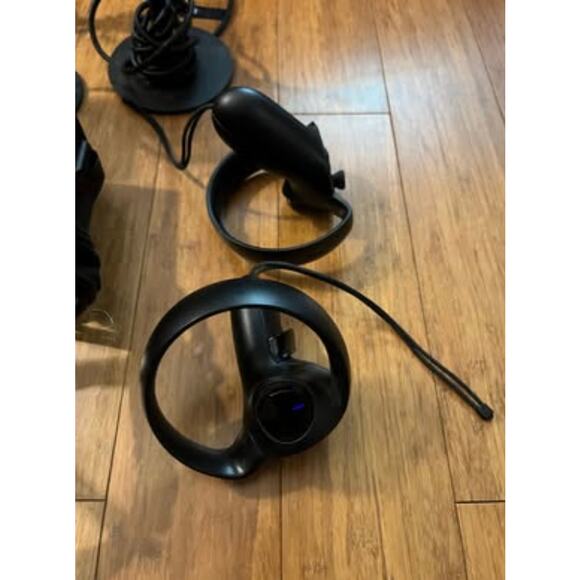 Oculus Rift CV1 VR Headset Full Set w/ Touch Controllers & 4x Sensors-Preowned - Picture 3 of 5
